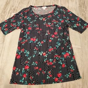 M Lularoe Gigi, b&w w/ red flowers